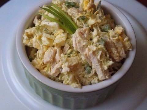 Салат с курицей и пекинской капустой. *На 100 гр .- 84,53 ккал.* Ингредиенты 300 грамм куриного филе ...