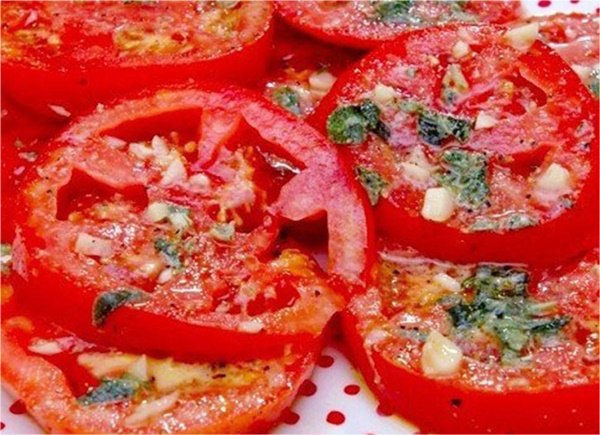 МАРИНОВАННЫЕ ПОМИДОРЫ ПО-КОРЕЙСКИ.ИНГРЕДИЕНТЫ: помидор небольшой — 3 штуки чеснок (измельчить) — 1 ...