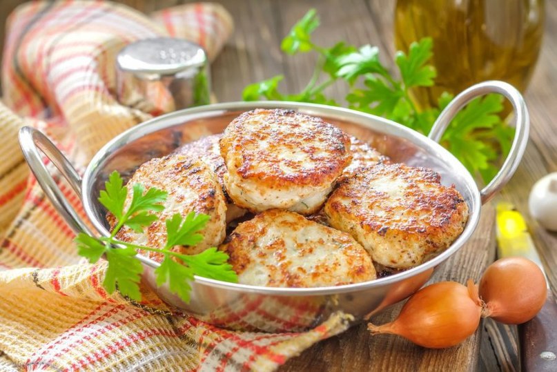 Нежнейшие котлетки из рыбы с рисом. Они простые и очень вкусные. Вы можете использовать любую рыбу, ...