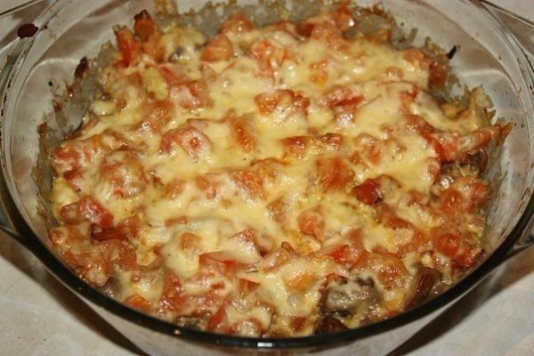 Куриная печень по-милански.Ингредиенты: 600 г куриной печени 150 г твердого сыра 2 помидора (~200 г) ...