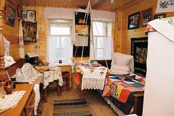 Изба — деревянный срубный (бревенчатый) жилой дом в сельской лесистой местности России. ... - 7