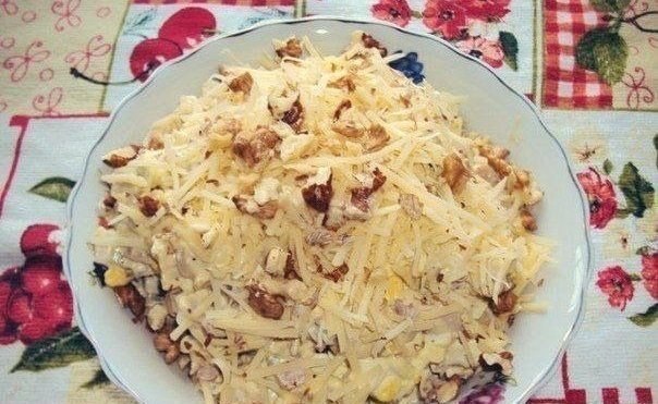 Салат «Сытый гость».Приготовьте, не пожалеете :)Ингредиенты:200г отваренного мяса;4 вареных ...