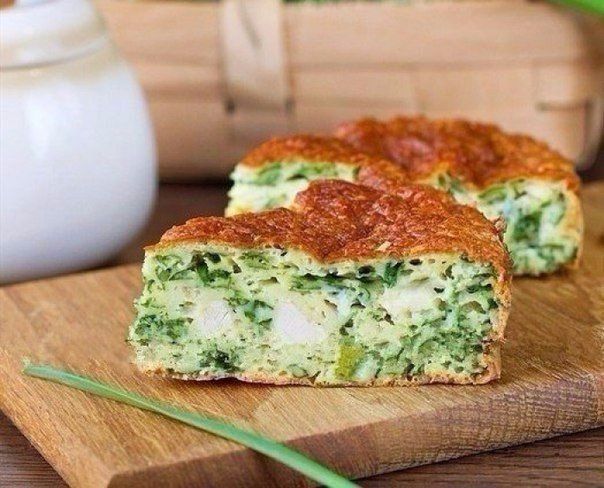 Безумно вкусно-нежный пирог с зеленым луком.Итого на 100 грамм - 145.23 ккал: Белки- 10.85 Жиры - ...