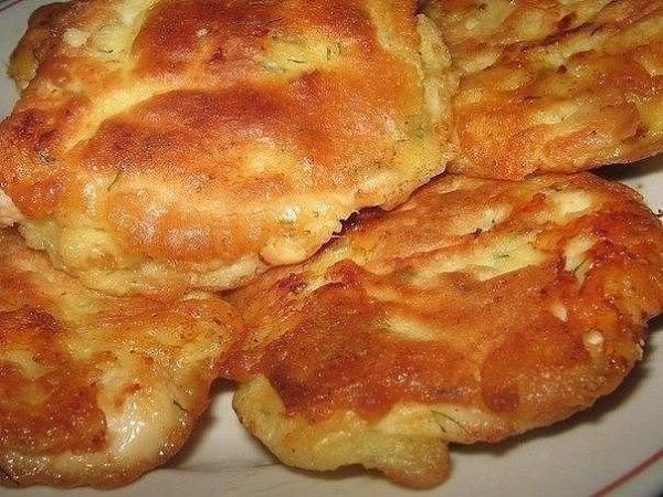Куриные отбивные в кляре с сыром. Ингредиенты: 1 крупная куриная грудка 150 гр твердого сыра 2 яйца ...
