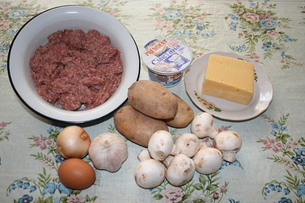 Мясная запеканка.Просто вкусно...Ингредиенты: картофель (6шт), фарш свинина+говядина (400г),грибы ... - 2