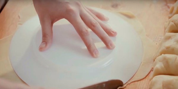 ДОМАШНИЙ НАПОЛЕОН.ИНГРЕДИЕНТЫ:Для коржей: Мука - 600-650 грамм; Маргарин или Сливочное масло - 350 ... - 4