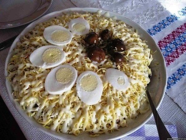 10 салатов с СЫРОМ! 1. Салат овощной с сыром и ветчиной Ингредиенты Салатные листья 1пучок. Морковь ... - 8