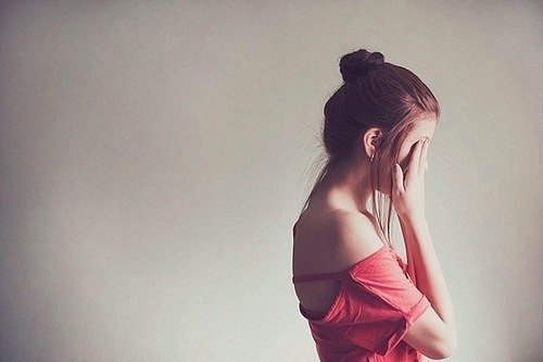 Ты к ней привык, она тебя любила. Подарки не дарил ей и цветов, Не говорил ей, как она красива, И ...