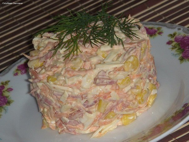 Быстрый и вкусный салат .Ингредиенты: -Морковь (сырая)-1 шт. -Сыр - 100 гр. -Колбаса копч. - 100 ...