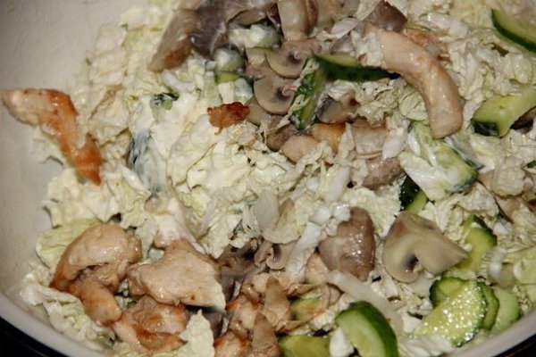 САЛАТ С КУРИНОЙ ГРУДКОЙ И ГРИБАМИ.Ингредиенты: - 500 г куриной грудки;- 500 г шампиньонов;- 500 г ... - 5
