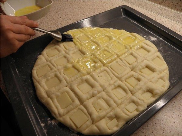 Погача (словенская кухня).Вообще, погача- это вид низкого хлеба . Очень популярна на Балканах и как ... - 6