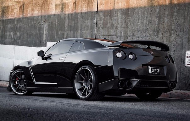 Nissan GT-R