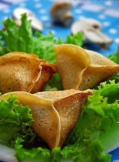 Блинчики с грибами и сыром.Но это не простые блинчики! Простые так не получится завернуть....Сама их ...