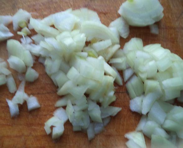 Быстрые котлеты из куриного фарша. Список продуктов: -Куриный фарш - 500 г -Яйцо - 1 шт. -Лук ... - 3
