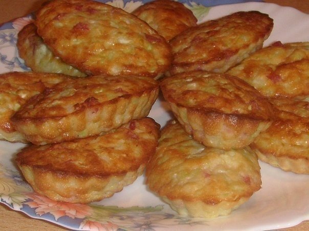 Очень вкусные кексики на завтрак! Ингредиенты: Тесто замесили с вечера Капуста-250 гр. Яйцо-3 шт. ...
