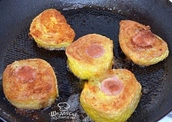 СОСИСКИ С КАРТОФЕЛЬНЫМ ПЮРЕ В ВАФЛЯХ.На вкус - просто бомба :)ИНГРЕДИЕНТЫ: 1 упаковка вафель для ... - 7