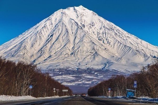 Корякская сопка - действующий вулкан на Камчатке, выглядит невероятно.