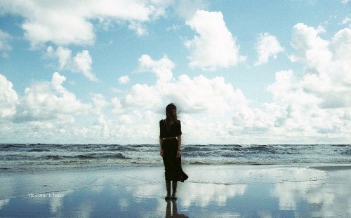 Я - дурак. Я ее потерял. .А она была мне опорой.Замирая, ее целовал,Каждый раз влюбляясь по-новой.Я ...