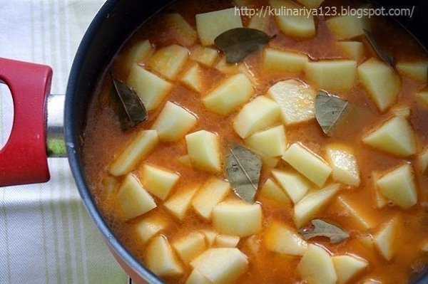Картошечка, тушенная с мясом (как в д/садике).Ингредиенты:Говядина - 400-600 грЧищеный картофель - 1 ... - 7