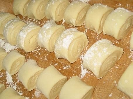 Штрули. Ингредиенты: 0.5 стакана кипяченой воды чуть теплой 1 яйцо 0.5 ч. ложки соли щепотка соды ... - 2