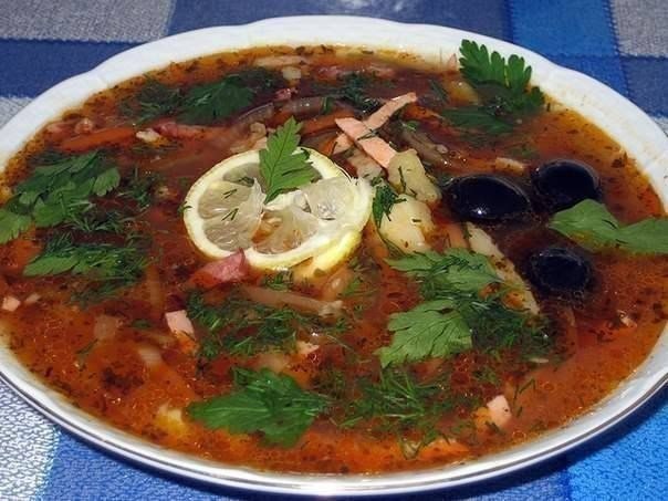 Солянка сборная мясная. Ингредиенты: бульон из говядины - 2 л мясо отварное (говядина) - 200 - 300 г ...
