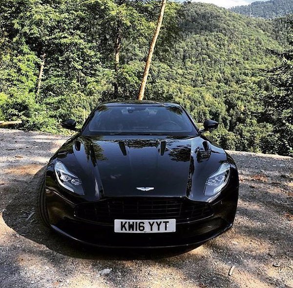 Aston DB11