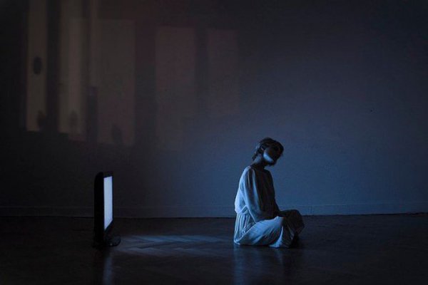 Наши сомнения - это наши предатели. Они заставляют нас терять то, что мы, возможно, могли бы ...