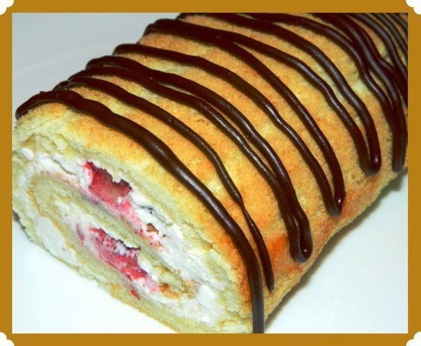 Рулет.Для теста:4 яйца;110 г сахара;80 г муки;0,5 ч. л. соды.Для начинки:250 г творога;3 ст. л. ...