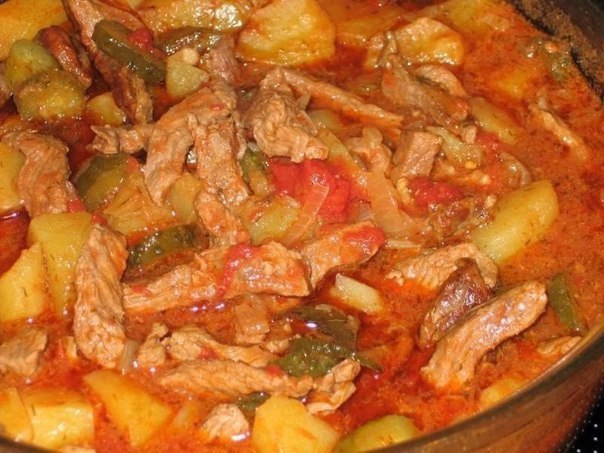 Азу по-татарски.Ингредиенты:- 500 гр мясо - 1-2 шт лук репчатый - 1-2 соленых огурца- 6-8 ...
