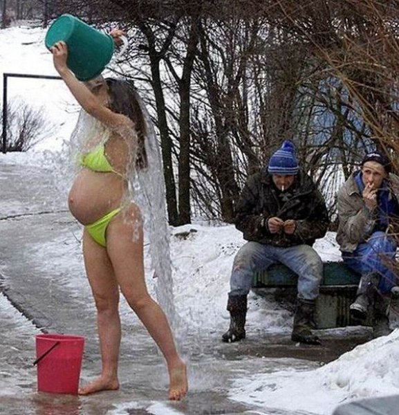 -Лёха,а ты бы смог так?... -Я чё,беременный что ли?...