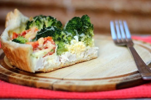 Слоеный пирог с курицей, брокколи и черри.на 100грамм - 185.84 ккалБ/Ж/У - ...