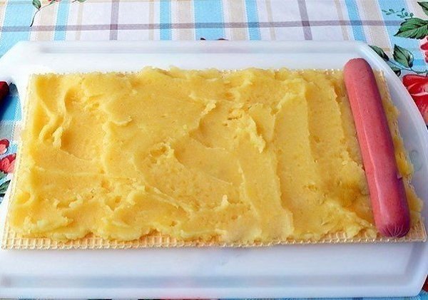СОСИСКИ С КАРТОФЕЛЬНЫМ ПЮРЕ В ВАФЛЯХ.На вкус - просто бомба :)ИНГРЕДИЕНТЫ: 1 упаковка вафель для ... - 3