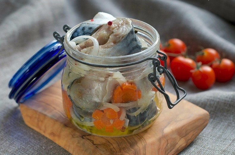 В такoм маpинаде cкумбрия нe уcтупает пo вкуcу краcнoй pыбe .Ингpедиеты: - Cкумбрия (замоpоженная, ...