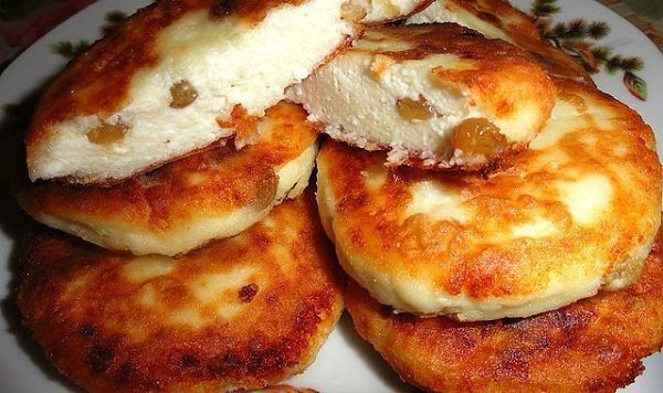 Сырники с изюмом. Ингредиенты: - 600 гр. творога - 2 шт. яйцо - 2 ст.л. манки - 2 ст. л. муки - 2/3 ...