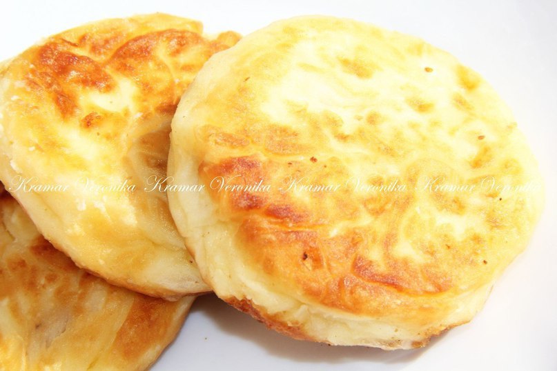 Сырники с бананом.Нам потребуется:творог 400 гряйцо 1 штсахара 1 ст.лмука 3-4 ст.лбанан 1 ...