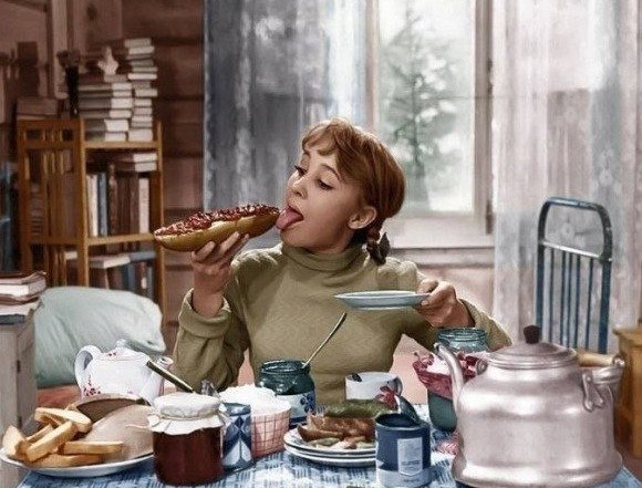 Жизнь слишком коротка, чтобы тратить ее на диеты, жадных мужчин и плохое настроение... © Ф. ...