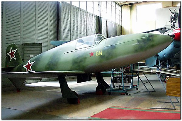Би-1.Этот Би. Реактивная авиация во многом произошла от ракетной, то есть от применения двигателей ...