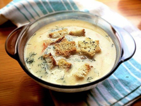 Сырный суп с белым вином и мускатным орехом.Вам понадобятся:- куриный бульон — 500 мл- сыр — 75 г- ...