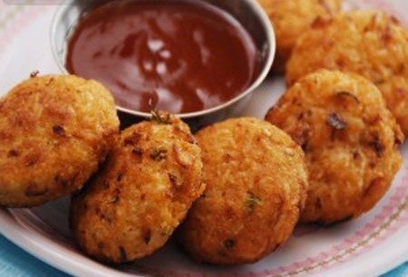 КОТЛЕТЫ МОРКОВНО-КАРТОФЕЛЬНЫЕ С СЫРОМ.Морковь - 2 шт (средние)Картофель - 2 среднихАдыгейский сыр - ...
