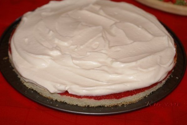 Клубнично-малиновый торт.Продукты:бисквит:яйца 3 шт.сахар 6 ст. л.масло сливочное 150 гкефир или ... - 5