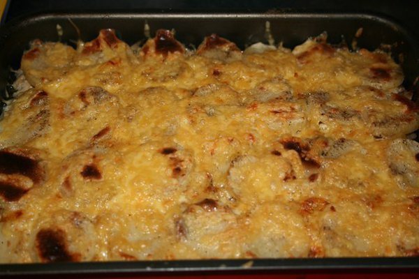 Мясная запеканка.Просто вкусно...Ингредиенты: картофель (6шт), фарш свинина+говядина (400г),грибы ... - 9