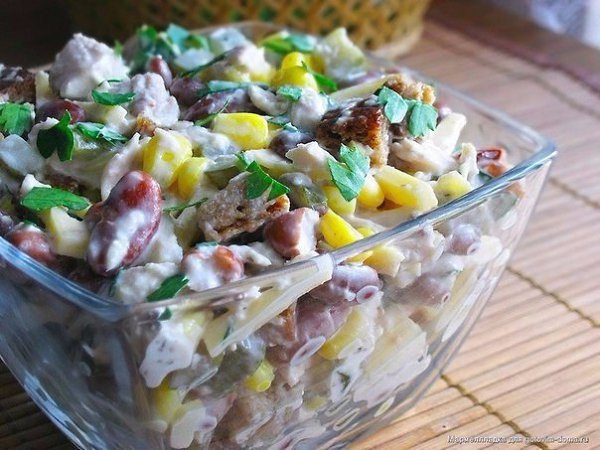 ТОП — 9 салатов на каждый день! 1. Салат с сухариками Ингредиенты: Огурец свежий большой — 1 шт. ... - 2