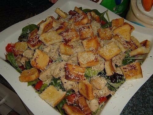 Цезарь с курицей и классическим соусом! Ингредиенты: для соуса: 2 куриных желтка 2 ч.л. французской ...