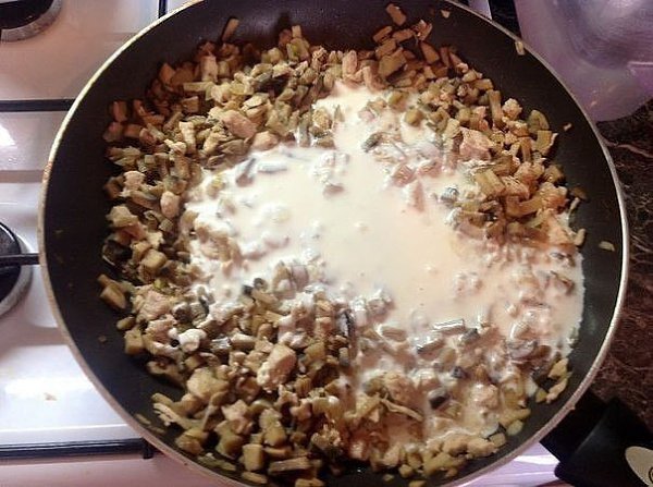Жюльен с курицей и грибами. Это блюдо очень любит мой муж. Достаточно легкий в приготовлении, а ... - 8