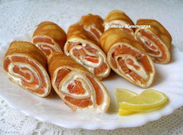 Рулетики из блинов с лососем. #праздник #масленица #блины Рулетики из блинов с лососем - это ...