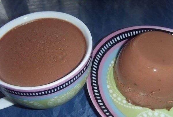 ШОКОЛАДНО-ТВОРОЖНАЯ ВКУСНЯТИНА.Детки обожают :)ИНГРЕДИЕНТЫ: Желатин Молоко Какао Мед ...