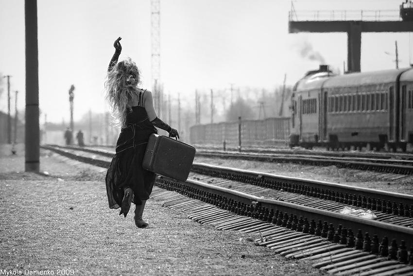 Александр Кочетков.БАЛЛАДА О ПРОКУРЕННОМ ВАГОНЕ- Как больно, милая, как странно,Сроднясь в земле, ...