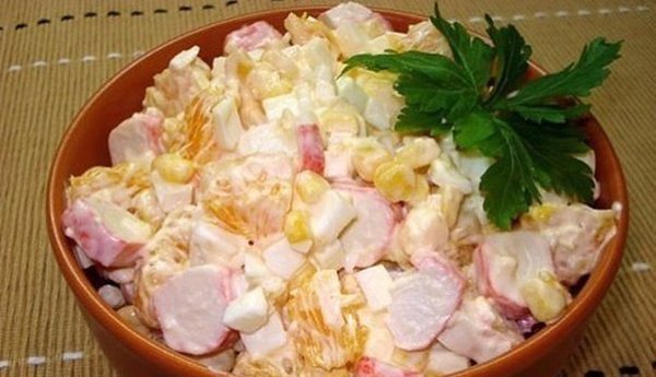 Нежный салат с сочными цитрусовыми добавками! Потрясающе вкусно! САЛАТ ПО-КОРОЛЕВСКИ Ингредиенты: - ...