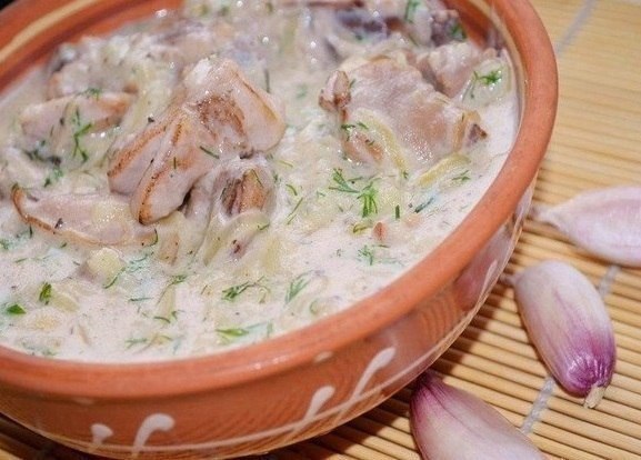 Гюльчехра.(не классика)Гульчехра — это очень нежная курица, приготовленная с добавлением сметаны ...