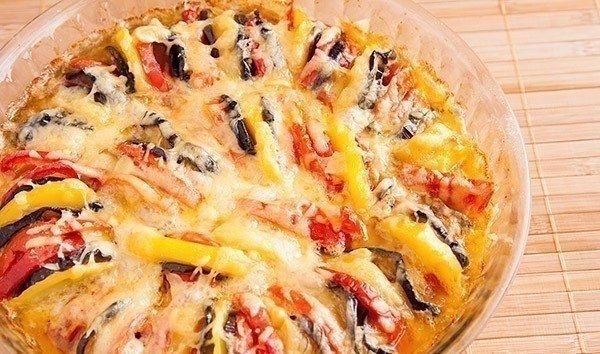Мусака по болгарски. Ингредиенты: баклажаны – 3 шт (средние) картошка – 3 шт перец болгарский – 2 шт ... - 2